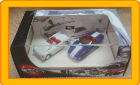 Hot Wheels 100% Limited Edition 50th Anniversary of the Corvette 2 Car Se